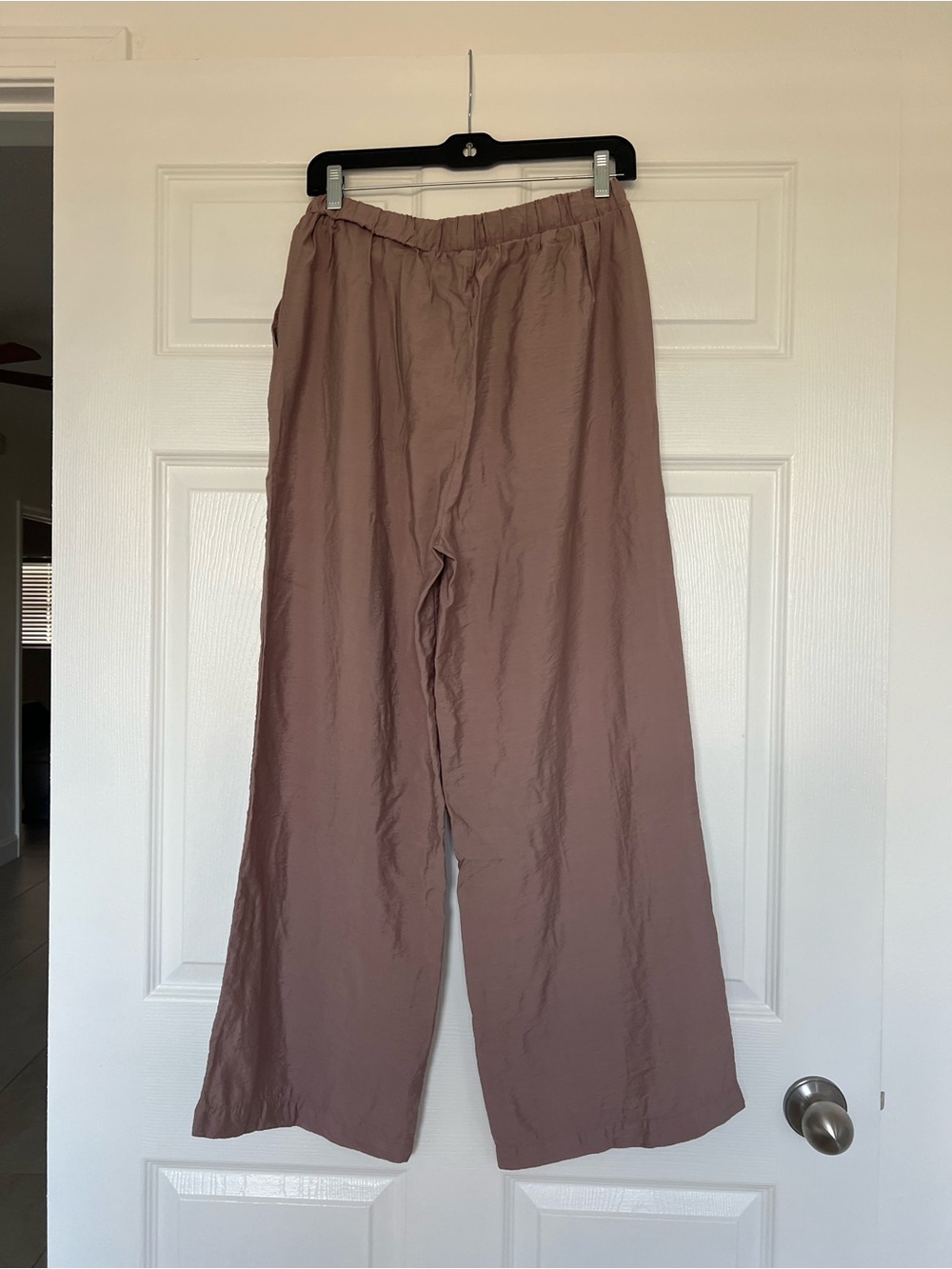 Classic concepts women’s Wide Leg Satin-Look Pants in Mauve size large pull on
